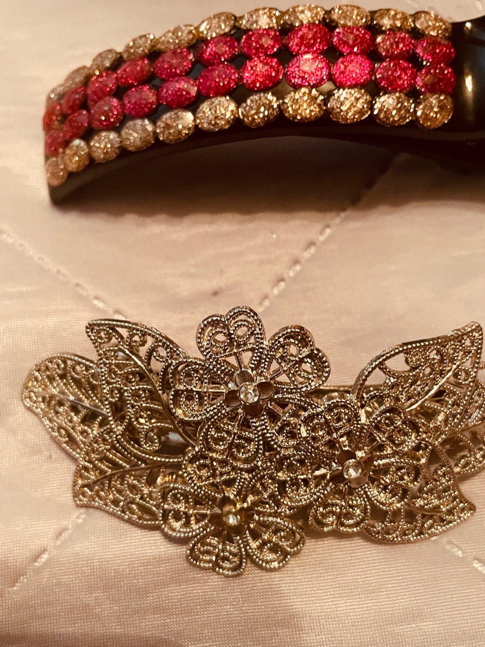 Assorted Women’s Decorative Hair Clips - Red, Gold, Brown, Black - Picture 6 of 9